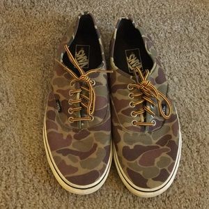 VANS Men’s Camo Size 10